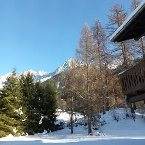 chalet-les-charmilles-vallee-de-chamonix.hotels-rhonealpes.com/